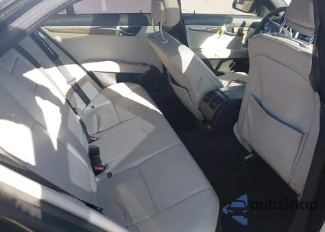 2009 Mercedes-Benz C 350 Sport z USA, uszkodzony, nr VIN WDDGF56X89R055244